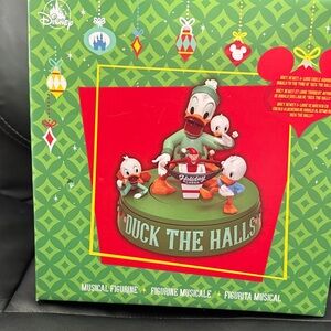 Disney Duck the Halls Festive Figurine